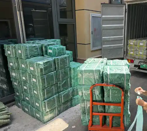 Commande de matériel d'armoire client emballée et prête à être expédiée